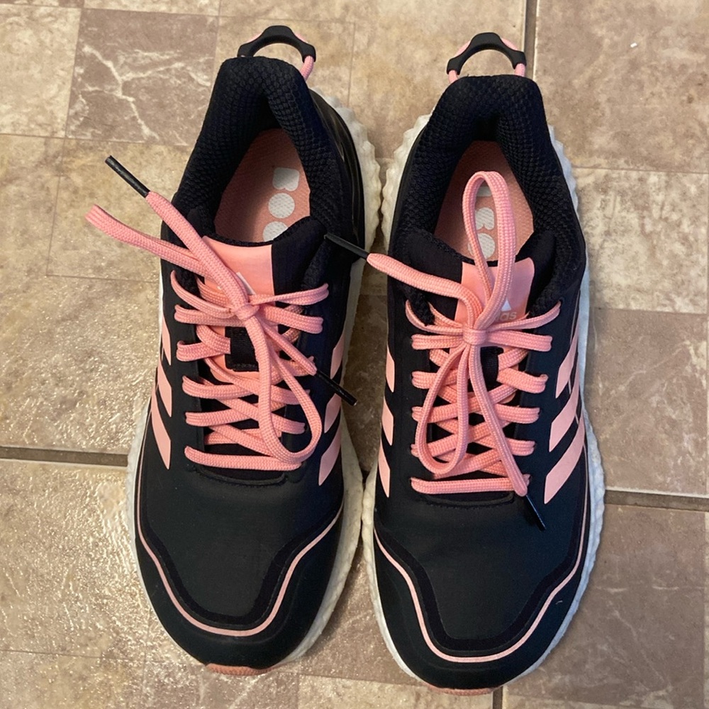 Adidas women's boost sneakers SZ 7